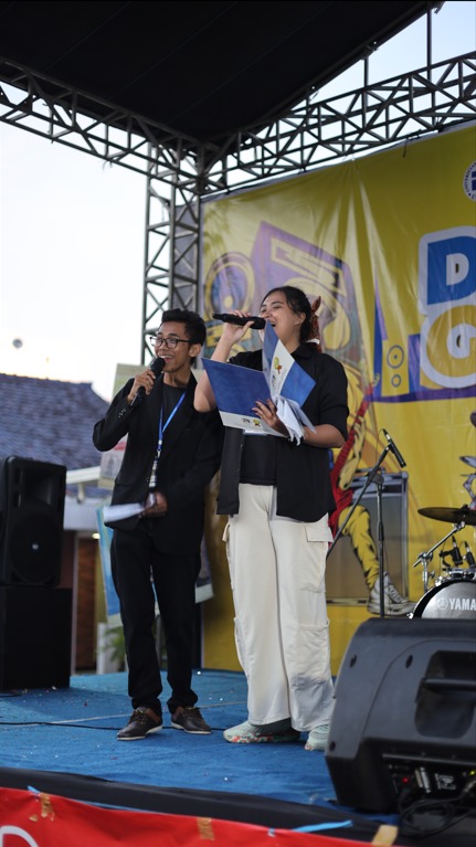 Penutupan acara Dinus Gigs 2025